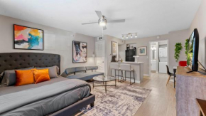 Cozy Efficiency Studios Close to Downtown and Domain